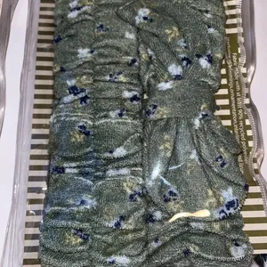 NWT Floral Self Care Spa Set Headband Wristbands Gift Set thumbnail 4