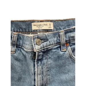 Abercrombie & Fitch The Mom Short High Rise Distressed Denim Blue Casual thumbnail 3
