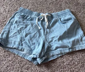 Universal Thread Womens XL Light Wash Denim Elastic Waist Drawstring Shorts thumbnail 1