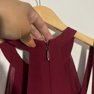 BCBGeneration Burgundy Pleated Maxi Dress Size 6‎ Old Money Goddess Romantic thumbnail 5