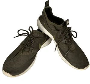 Nike Lightweight Athletic‎ Shoes thumbnail 1