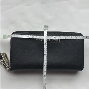 Michael Kors Leather Zip Around Wallet / Wristlet Black GUC thumbnail 5