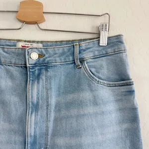 Wrangler High Rise Loose Straight Distressed Light Wash Jeans Size 12 thumbnail 6