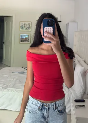 Hollister Off-The-Shoulder Top thumbnail 1
