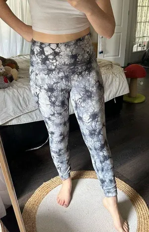 Lululemon Women’s 8 Wunder Under Hi Rise 7/8 Tight Dual Shibori Luxtreme thumbnail 1
