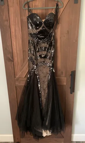 Camille La Vie Black And Nude Gown thumbnail 1