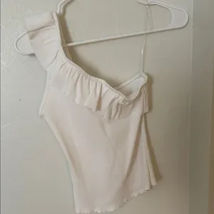 Francesca's Collections Cream Asymmetrical Ruffled Camisole White Size M thumbnail 1