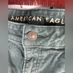 American Eagle Outfitters 12 Mom Straight Jean Corduroy Pants in Emerald Green thumbnail 6
