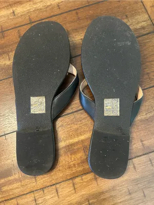 Jack Rogers Black Leather Thong Sandals with Woven Medallion Size 9.5 thumbnail 4