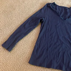Stretching woman too long sleeves size xl thumbnail 4
