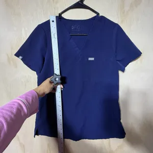 FIGS Catarina Women's Medium Navy Blue Scrub Top V Neck One Pocket Medical Nurse thumbnail 4