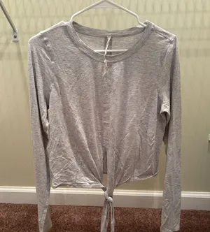 Lululemon Pilates tee thumbnail 3