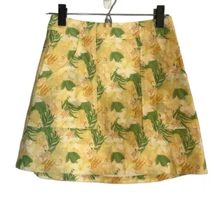 ASTR The Label Women’s Yellow Multicolor Floral Leaf Print Mini Skirt Size Small thumbnail 1