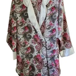 Vintage 90s gold label Victoria’s Secret floral paisley print robe scalloped hem thumbnail 3