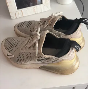 Nike Air Max 270 thumbnail 1