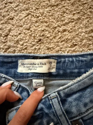 Abercrombie High-Rise Jeans thumbnail 4