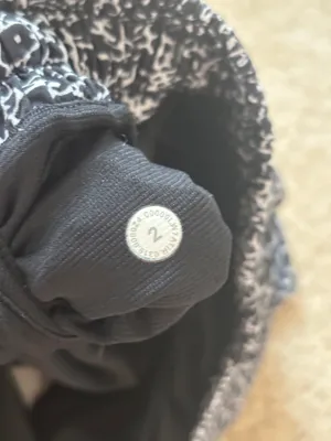 Lululemon Hotty Hot 2.5" Shorts thumbnail 3