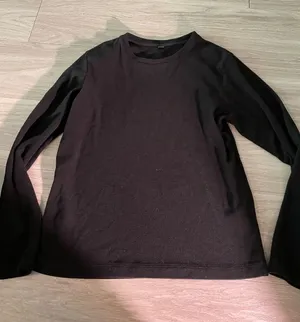Uniqlo Black Long-Sleeve Crewneck Tee thumbnail 1