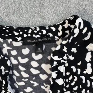 Banana Republic Shift Dress Black White Womens X-Small V-Neck 3/4 Balloon Sleeve thumbnail 3