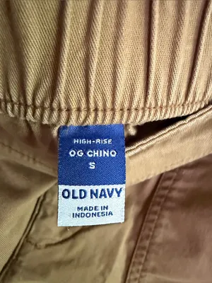 Old Navy Khaki Cargo Bermuda Shorts thumbnail 2