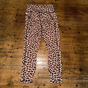 Fabletics leopard print sporty Athleisure leggings thumbnail 3