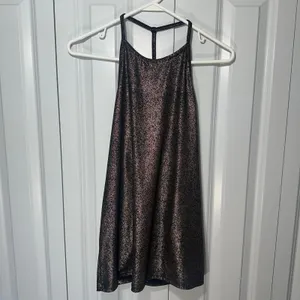 Fabletics Ciara Tank Top Womens M‎ Rose Gold Metallic Shimmer T-Back Racerback thumbnail 3