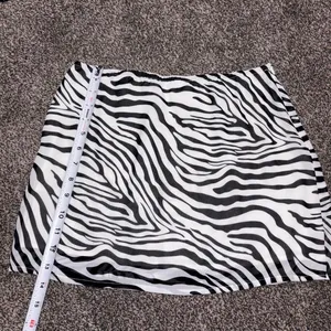 Princess Polly Zebra Skirt Size 4 thumbnail 5