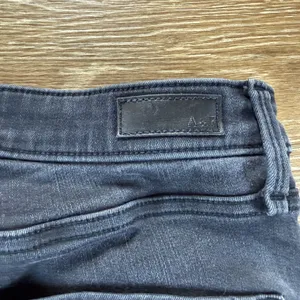 Abercrombie & Fitch Simone High Rise Ankle Jeans Women's 32 Black Raw Hem thumbnail 7