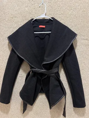 Black quilted jacket medium lightweight transition fall classic neutral capsule thumbnail 2