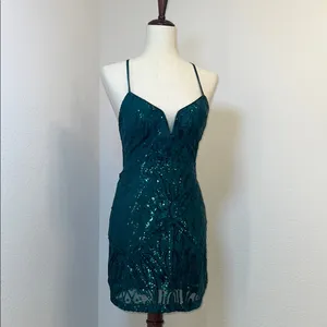 Lulu's Green Halter Bodycon‎ Dress thumbnail 2