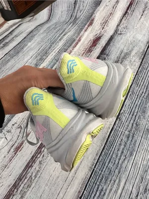 HOKA Clifton 9 Women's Light Blue Running Shoes with Pink Logo thumbnail 4