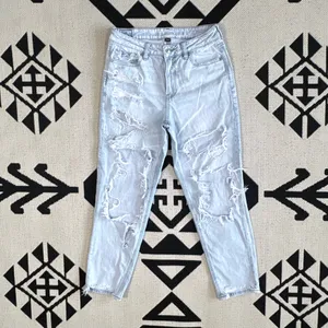 American Eagle Ripped Mom Jeans in Indigo Shatter Size 8 thumbnail 5