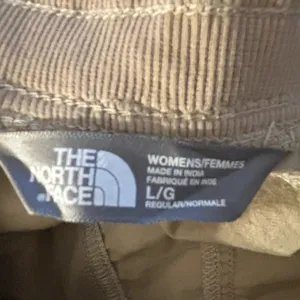 The North Face Cargo Pants Womens SZ Large Biege Cropped Lightwieght Hiking thumbnail 8