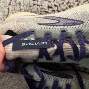 Brooks Levitate Purple/light gray running shoes women’s 7 thumbnail 2