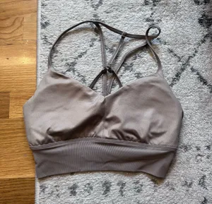 Alo Yoga Airlift Sports Bra thumbnail 1