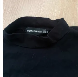 Pretty Little Thing Black Mock Neck Long Sleeve Crop Top — US 6 thumbnail 3
