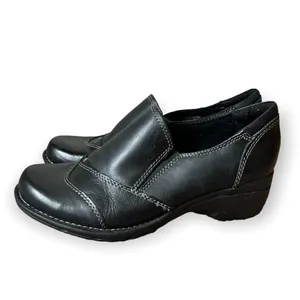 Earth Origins Black Leather “Victoria” Loafer thumbnail 2