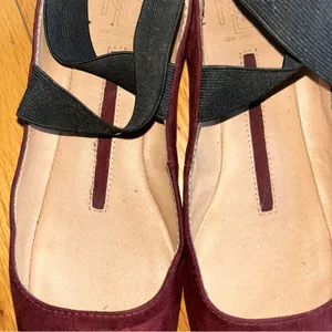 New directions burgundy flats with Black Straps burgundy size 8 thumbnail 6