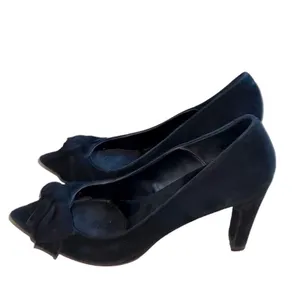 Vaneli Black Suede Bow Pointed‎ Toe Heels Size 8M Classic Dress Pumps thumbnail 3