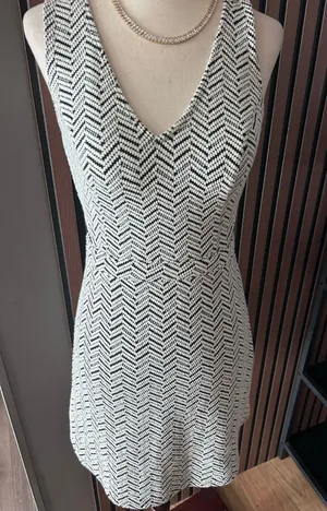 Abercrombie and Fitch black and white cut out sides dress size xs Sleeveless Geo thumbnail 1