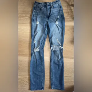 hollister co High-waisted distressed denim ultra highrise mom jeans thumbnail 6