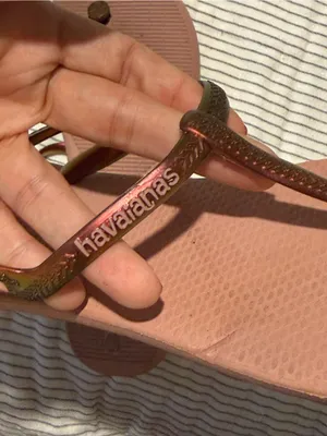 Havaianas Women’s Blush Pink Sandals with Metallic Rose-Strap thumbnail 2