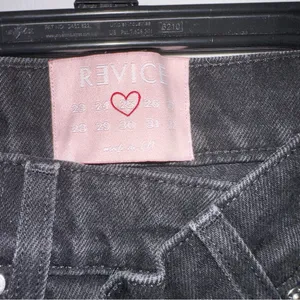 Revice denim 90s baby/ Joey black wash jeans thumbnail 6