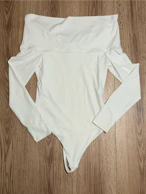Aritzia Off-Shoulder Long Sleeve Bodysuit in‎ Cream thumbnail 2