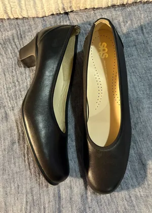 Milano Pump by SAS size 8.5 Black thumbnail 1