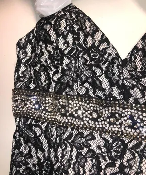 Black/White Lace prom dress thumbnail 4