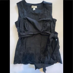 🎉2XHP🎉 Ann Taylor LOFT Petites Black Sleeveless Blouse Size 0P thumbnail 3