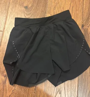 lululemon shorts thumbnail 1