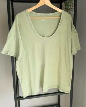 NWT American Eagle Relaxed Scoopneck Tee Shirt thumbnail 1