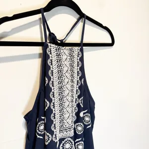 Abercrombie & Fitch Sleeveless Embroidered Shift Dress - size Medium thumbnail 2
